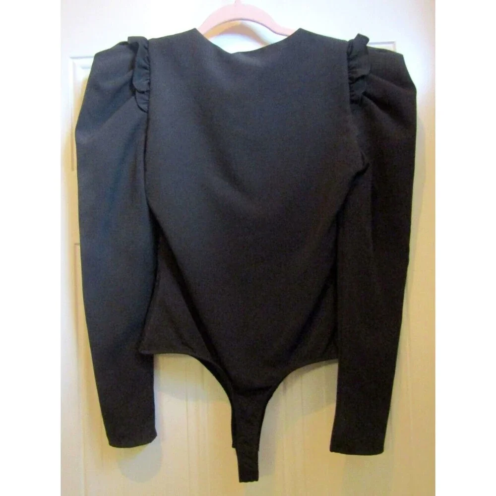 Astr the Label Bodysuit NWOT Amora Black Puff Sleeve Plunge Neck Size XS